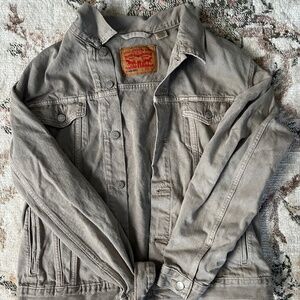 Uni-sex Levi’s Jean Jacket / Light weight shirt. - SIZE L